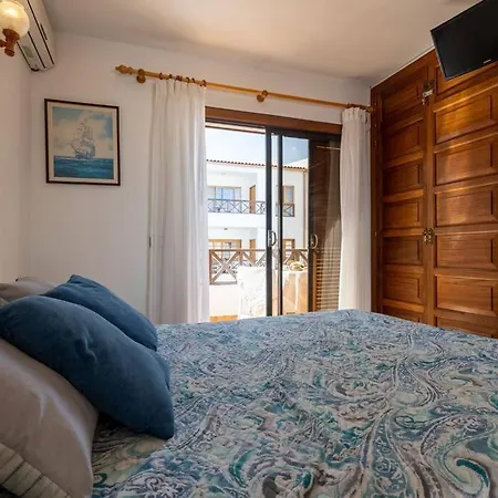 Con 2 Terrazas En Cristianos Apartmán